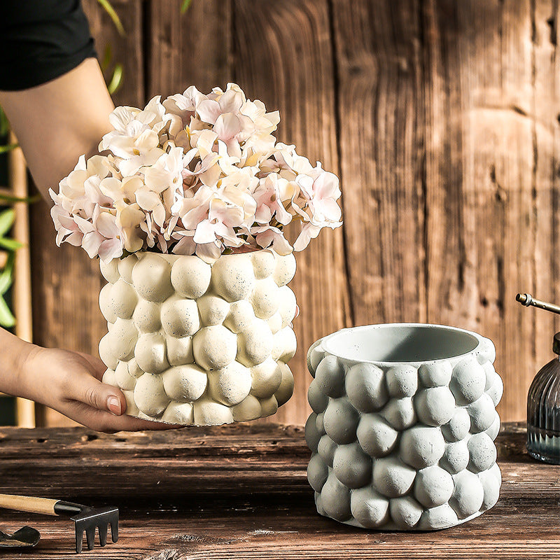 Цементный цветочный горшок, декоративная ваза с зелеными растениями