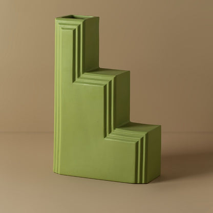 Керамическая ваза с геометрическим дизайном