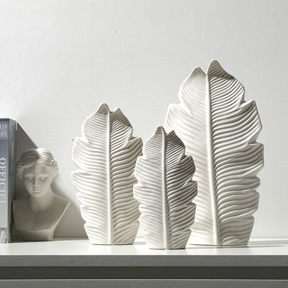 Керамическая ваза в форме кленового листа