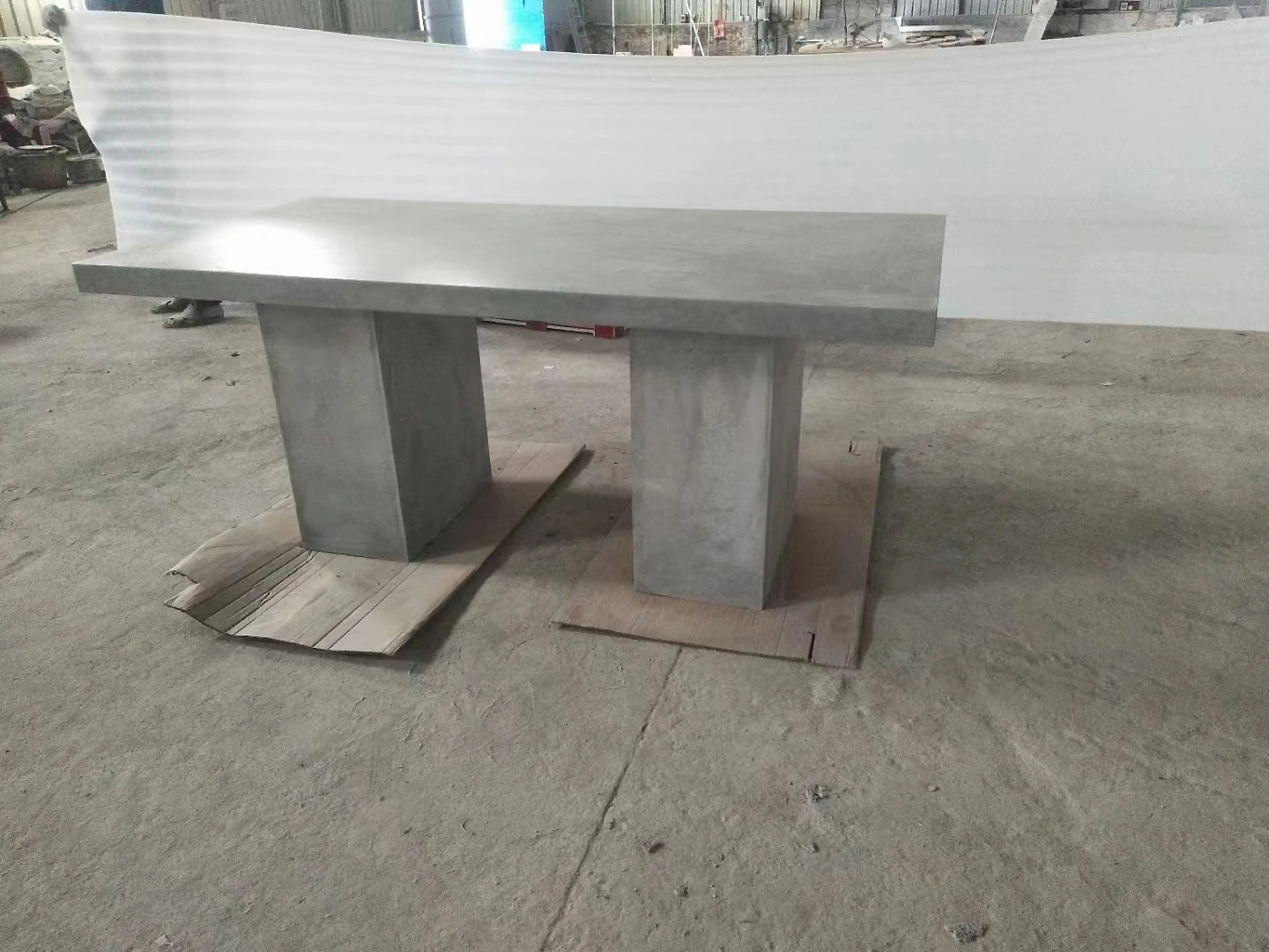 alta fortika daŭra subĉiela rektangula vitrofibro cementa betona manĝotablo