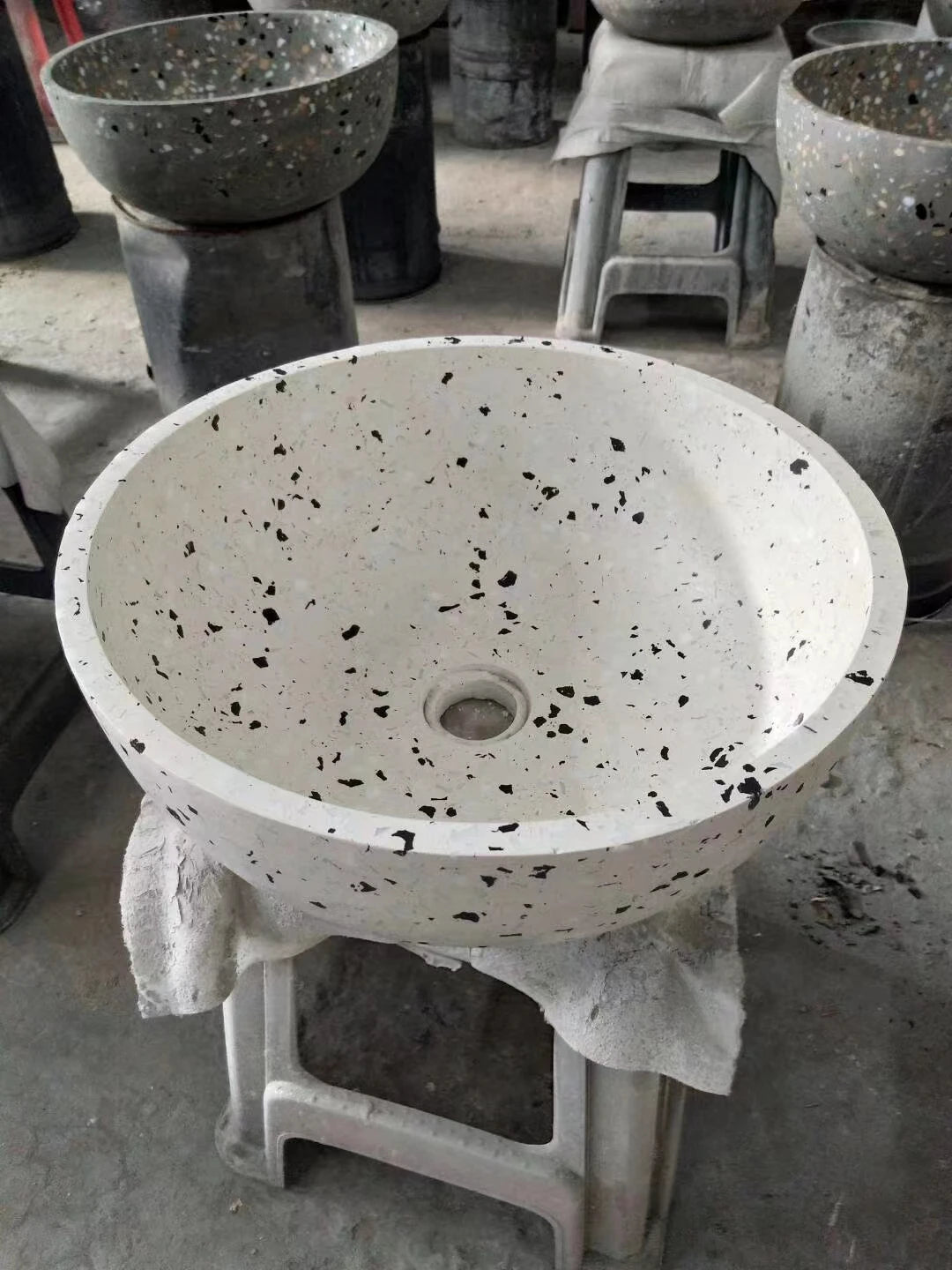 Заводские продажи высокопрочный прочный круглый бетонный умывальник из стекловолокна и цемента 