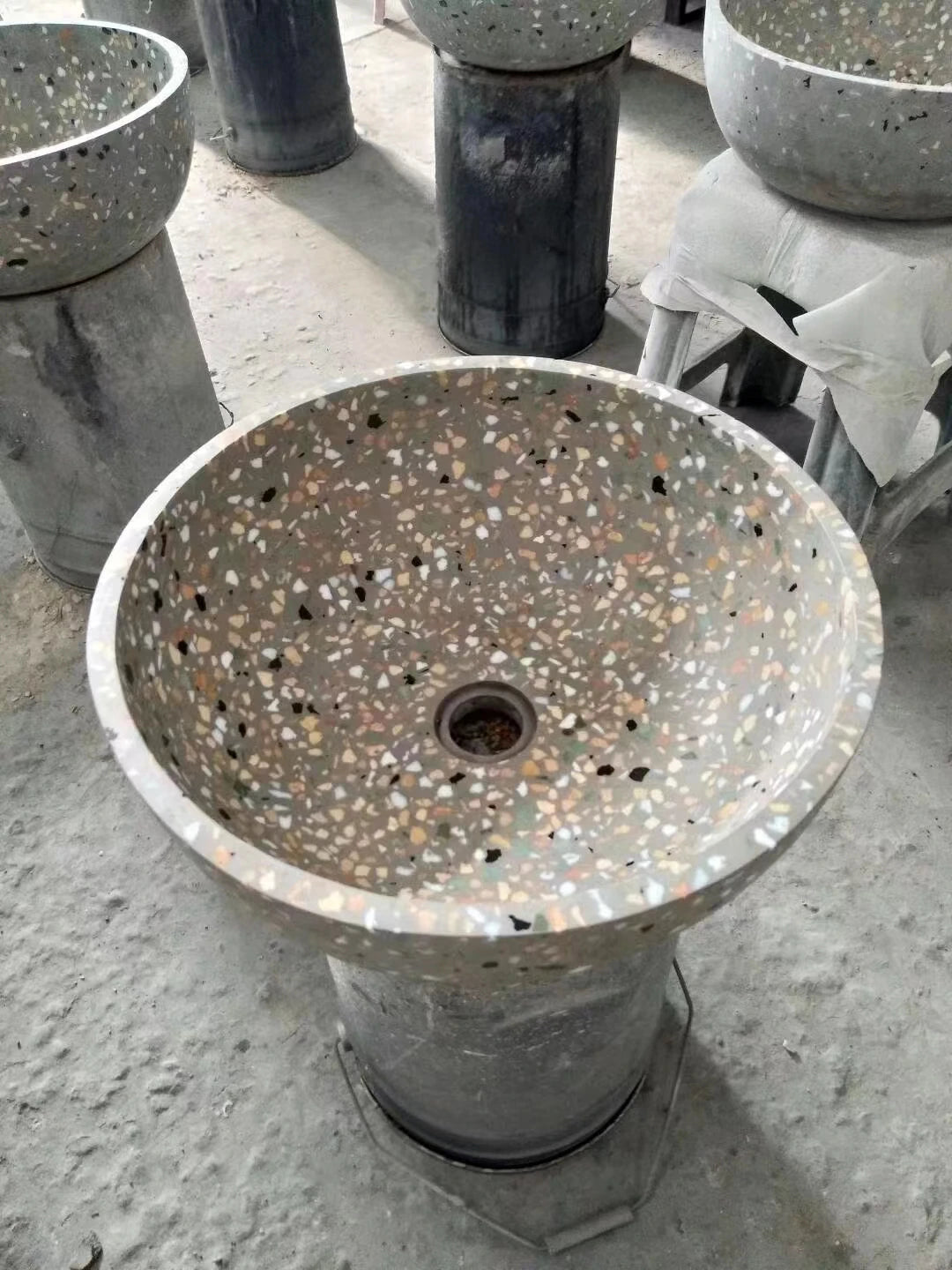Fabriko vendoj alta forto daŭra ronda betona vitrofibro cementa lavujo 