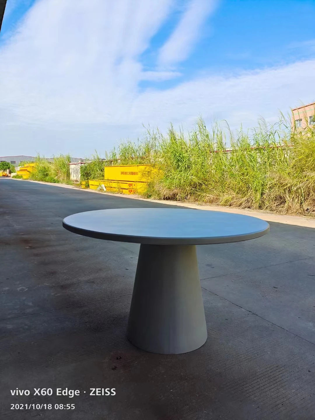 Factory sales high strength durable outdoor round concrete fiberglass cement side table for home and garden